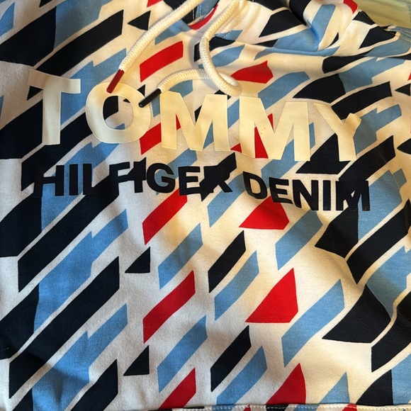 Tommy Hilfiger matching hoodie and shorts brand new , hard to find ! - Picture 4 of 11